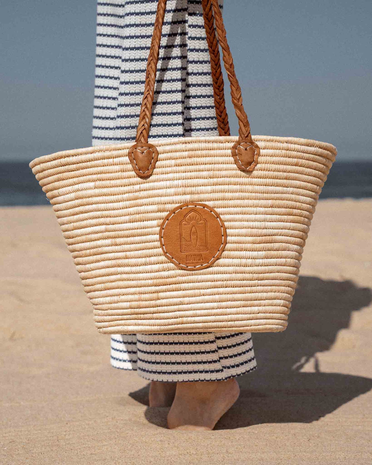 Grand sac cabas raphia Mawja. Matière naturelle et cuir. Bohème chic