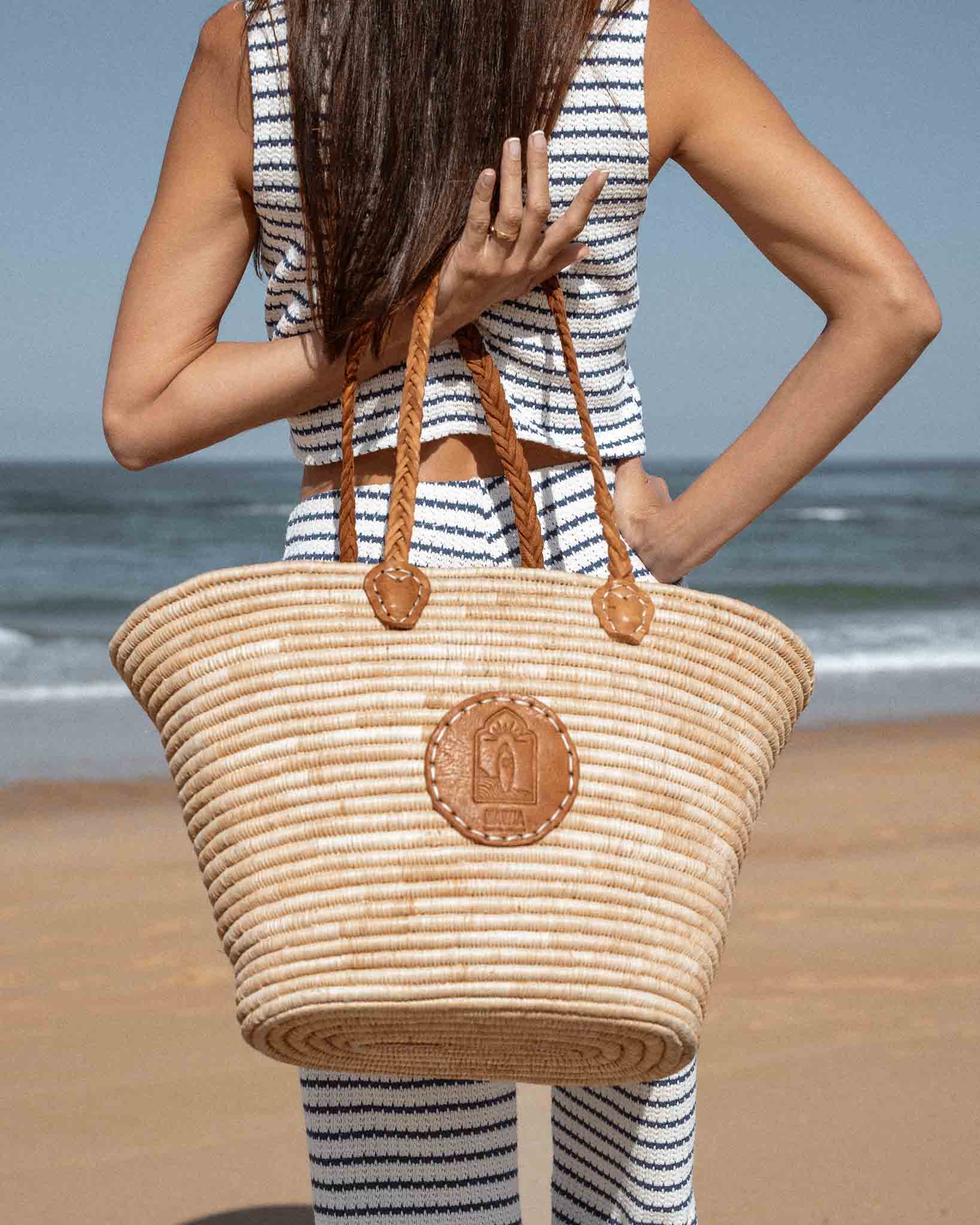 Grand sac cabas raphia Mawja. Matière naturelle et cuir. Bohème chic